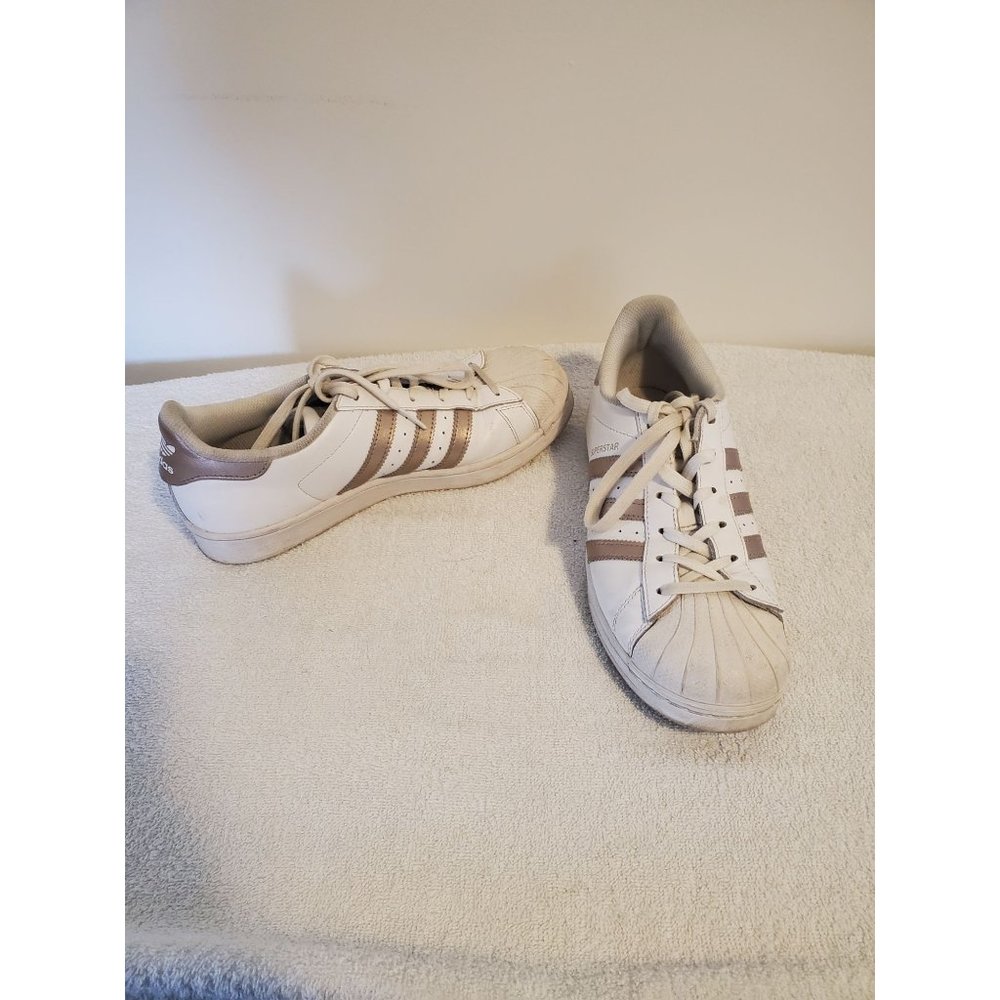 Women's Adidas Tennis Shoe Size 7